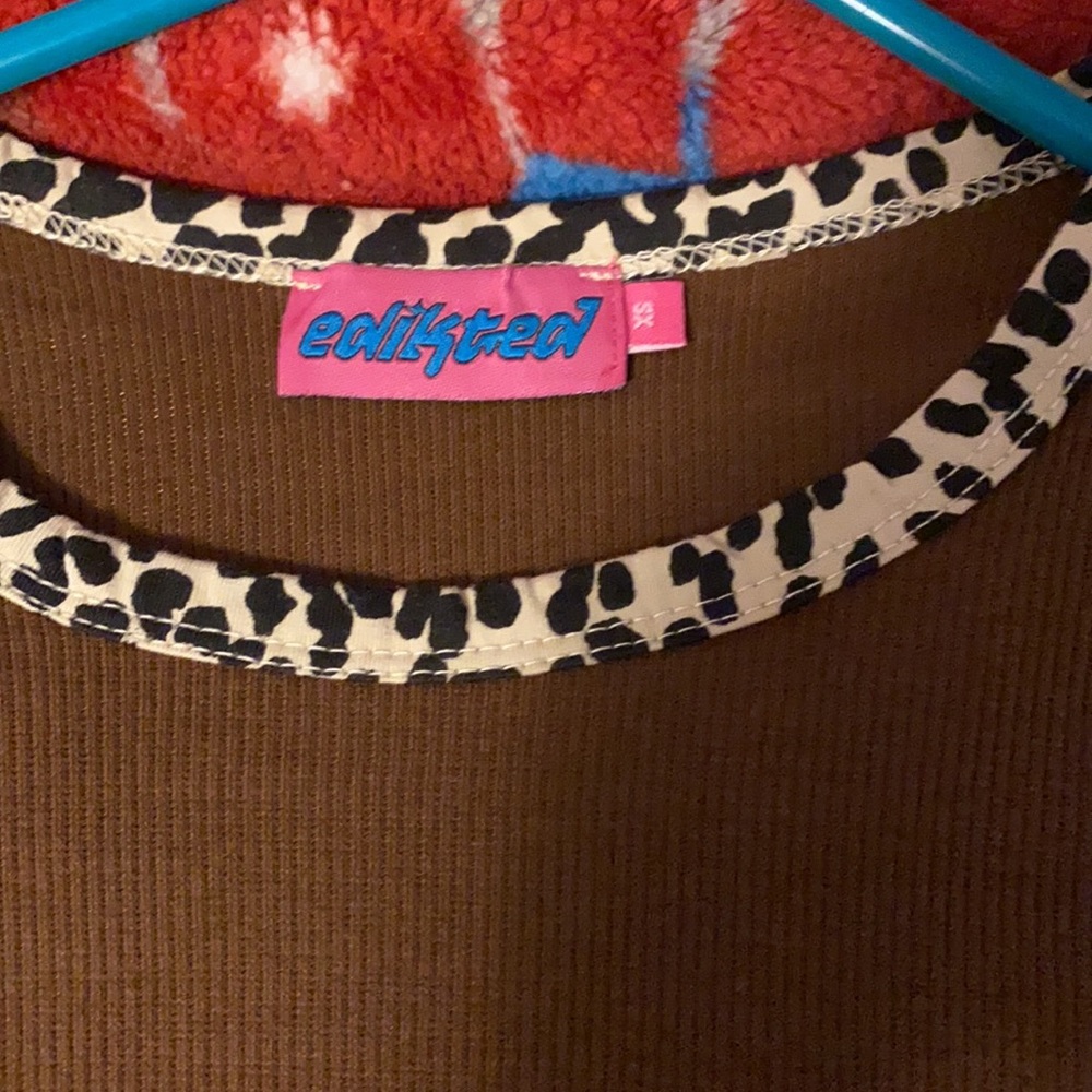 Brown cropped shirt with cheetah heart. - Picture 2 of 2